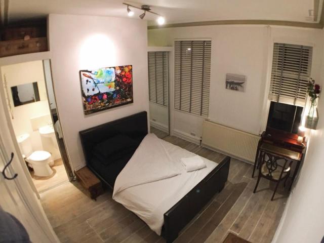Room for rent in Moss Side, Georgia