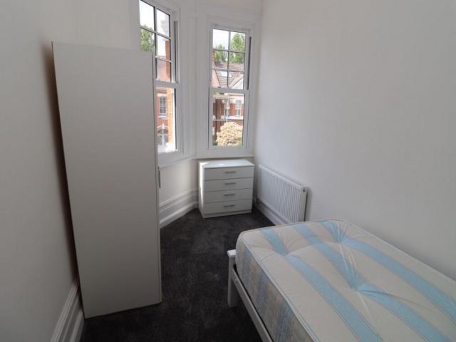 Room for rent in London Borough of Ealing, Greater London
