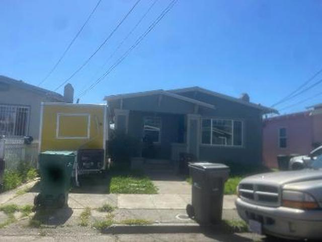 House for sale in Oakland