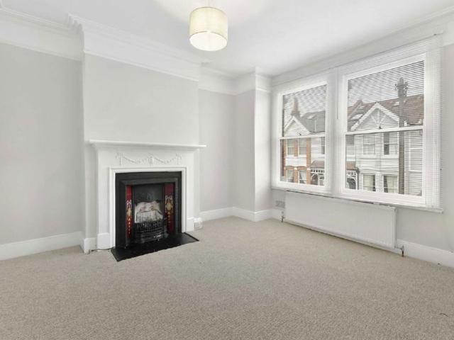 Apartment for rent in Streatham Park, Greater London