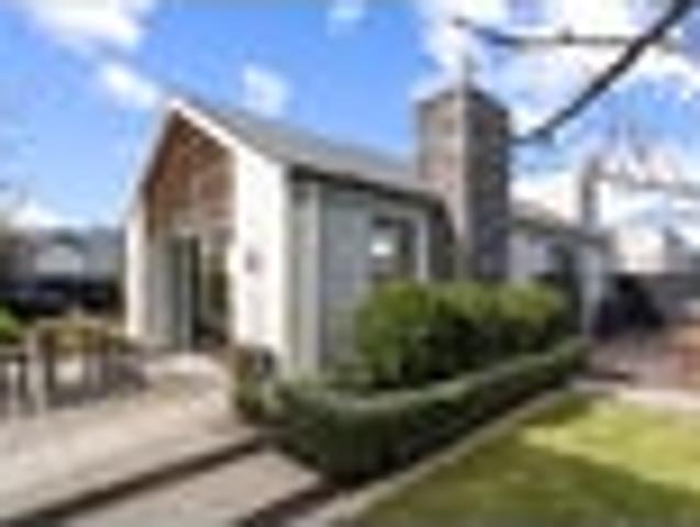House for sale in Chaslands, Canterbury