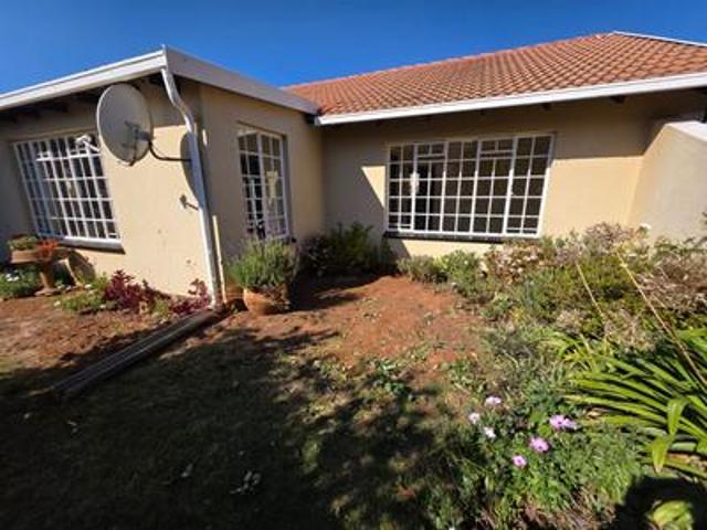 Townhouse for sale in Mohlakeng, Gauteng