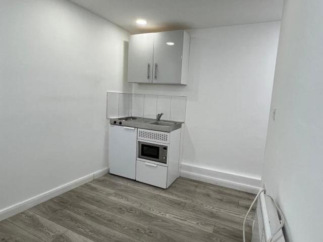 Apartment for rent in West Hackney, Greater London