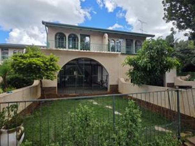 Townhouse for sale in Waterkloof, Gauteng