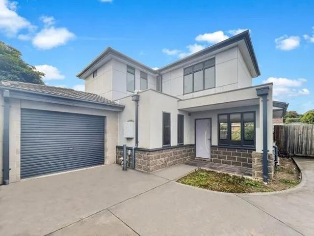 Townhouse for rent in Parkside Estate, Melbourne
