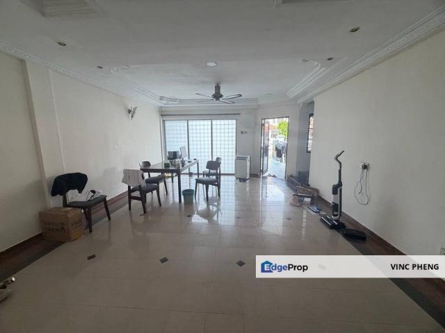 House for sale in Malaka