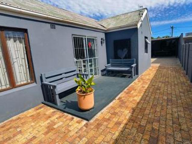 House for sale in Goodwood, Western Cape