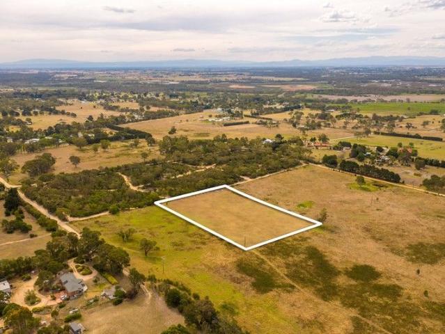 Cottage for sale in Longford, Victoria