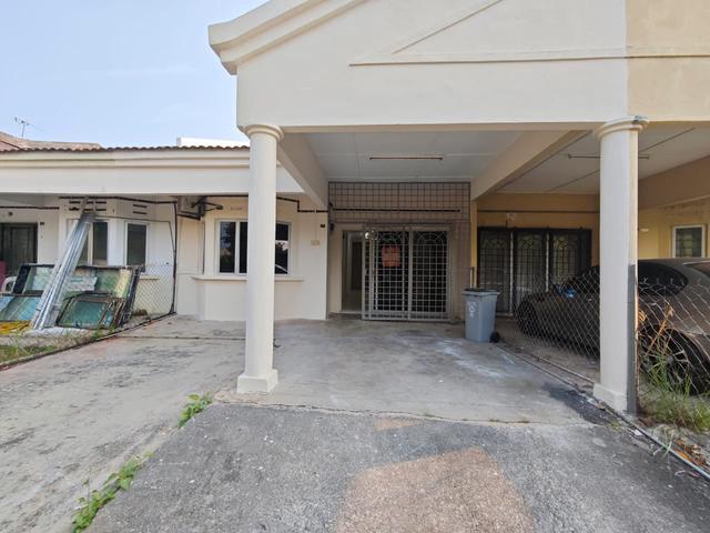Terraced House for sale in Malaka