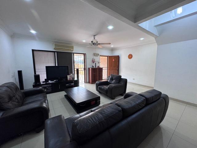 Terraced House for sale in Malaka