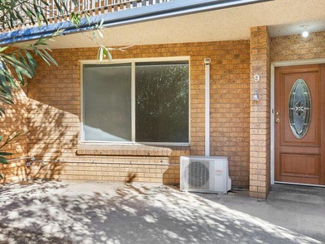 Townhouse for rent in Queanbeyan, New South Wales