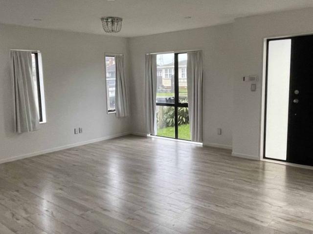 Townhouse for rent in Owhata, Oroua County