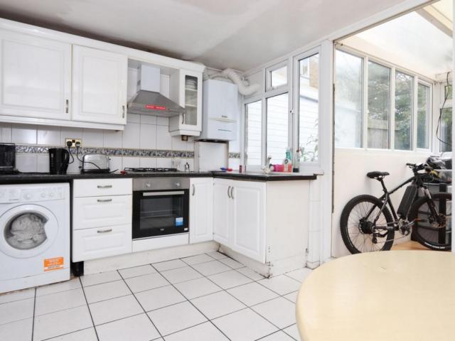 Room for rent in Maryland, Greater London
