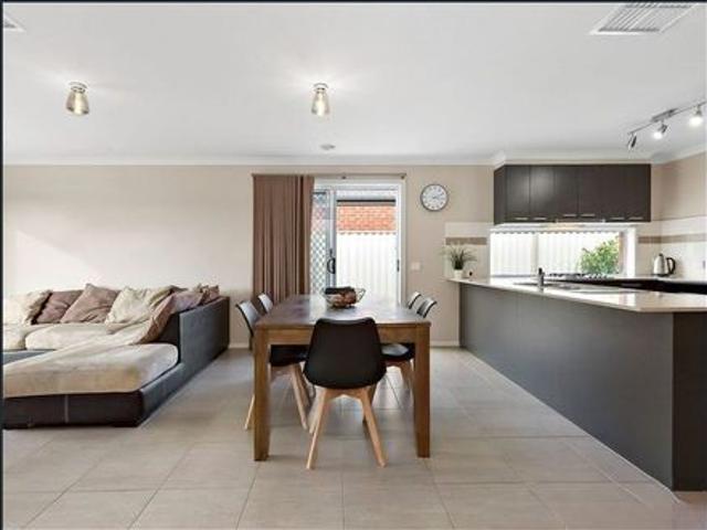 House for rent in Edenbrook Estate, Melbourne