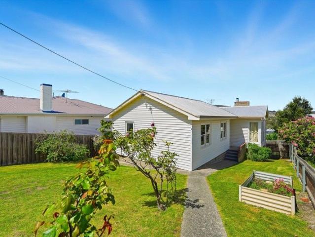 House for sale in Lindisfarne, Tasmania