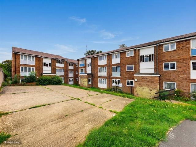 Apartment for rent in Maylands, Pouchen End