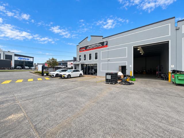 Warehouse for rent in Arndell Park, Sydney