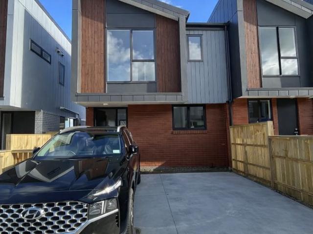 Townhouse for rent in Manurewa