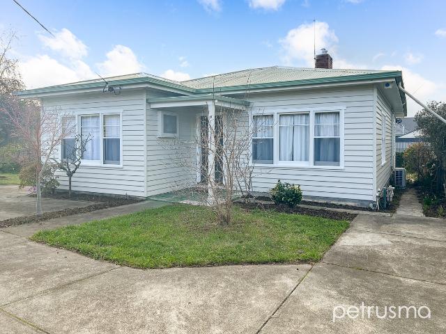 House for rent in New Town