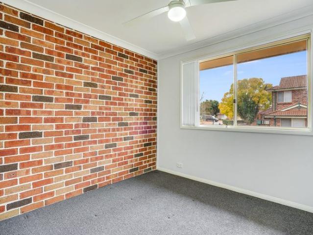 Townhouse for rent in Glenmore Park, Sydney