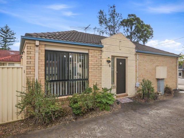 Villa for rent in Girraween, Sydney