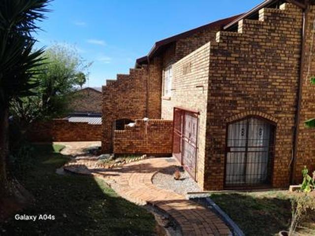 Townhouse for sale in Vosloorus, Gauteng
