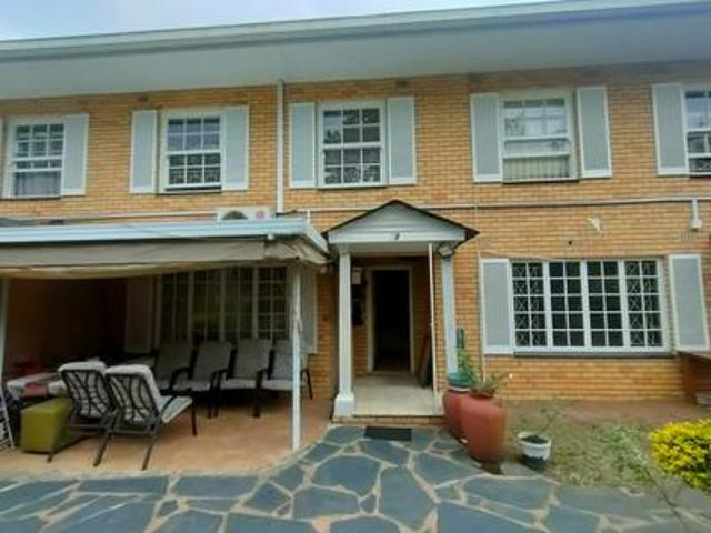 Townhouse for sale in Queensburgh, Kwazulu-natal