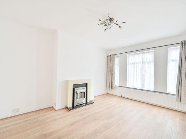 Apartment for rent in London Borough of Ealing, Perivale
