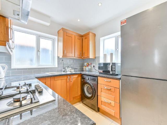 Apartment for rent in London Borough of Ealing, Perivale