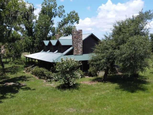 House for sale in Suwannee, Florida