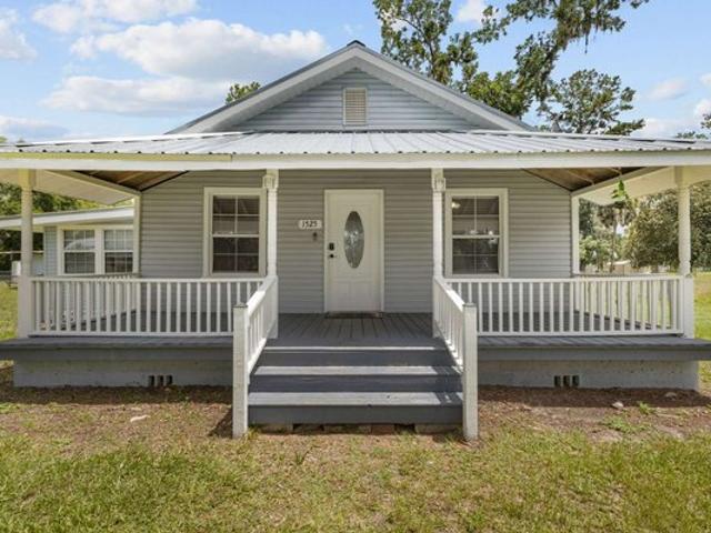 House for sale in Suwannee, Florida