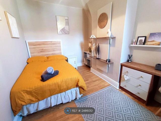 Room for rent in Calderstones
