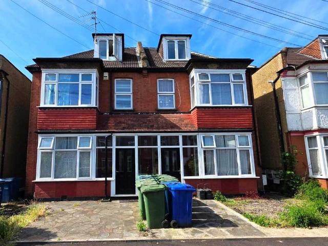 Apartment for rent in Wealdstone, Greater London