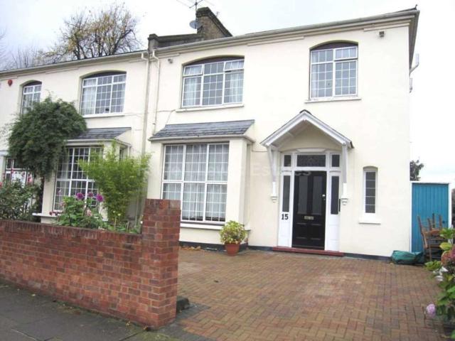Room for rent in London Borough of Hounslow, Strand
