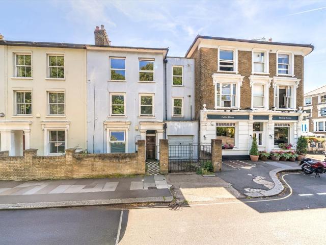Apartment for rent in London Borough of Hounslow, Strand