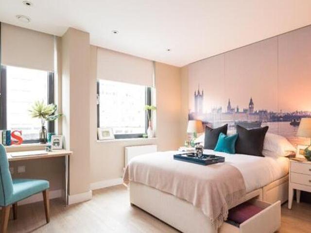 House for rent in Surrey, England