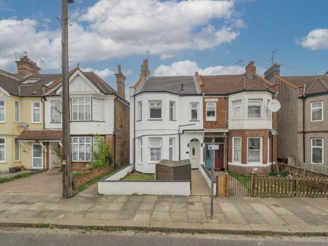Apartment for rent in Greenhill, Greater London