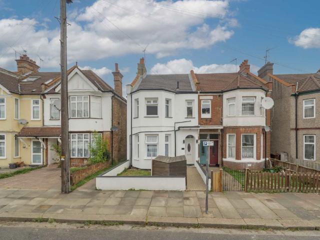 Apartment for rent in Wealdstone, Greater London