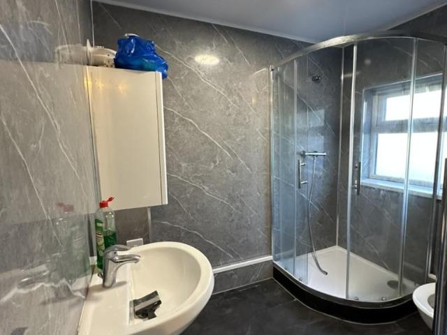 Apartment for rent in Newbury Park, Greater London