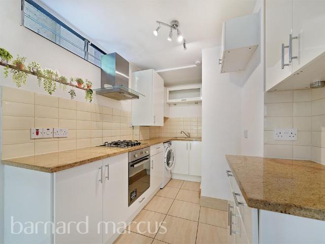 Apartment for rent in London Borough of Hounslow, Strand
