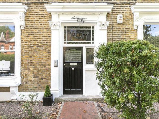 Apartment for rent in London Borough of Hounslow, Strand