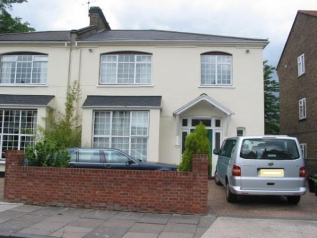 Studio for rent in London Borough of Hounslow, Strand