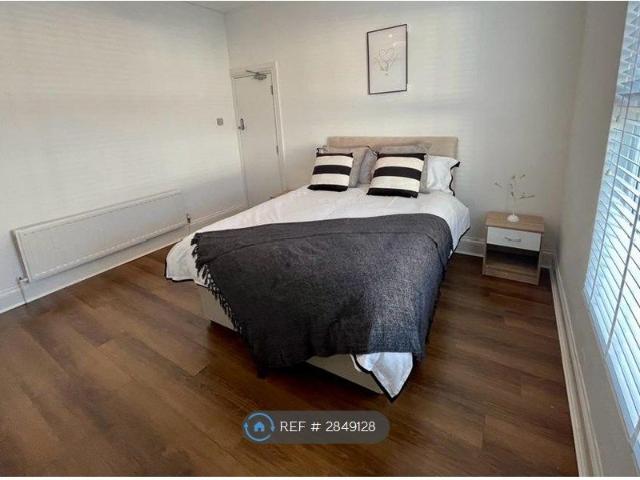 Room for rent in Orrell Park, Calderstones