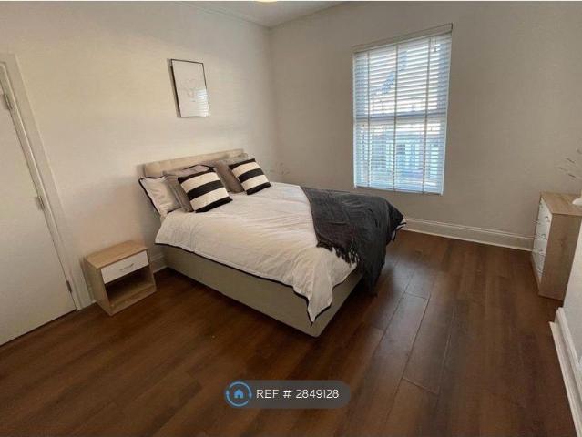 Room for rent in Orrell Park, Calderstones
