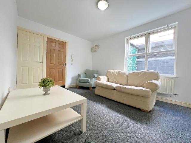 House for rent in Plasnewydd, Falcon Lodge