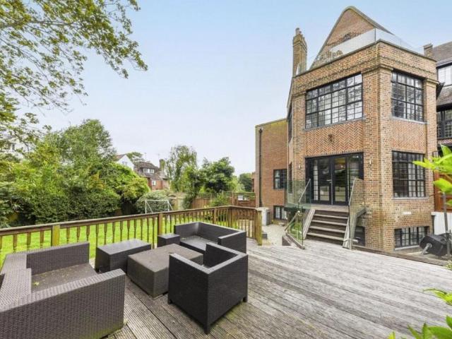 House for rent in Golders Green, Greater London