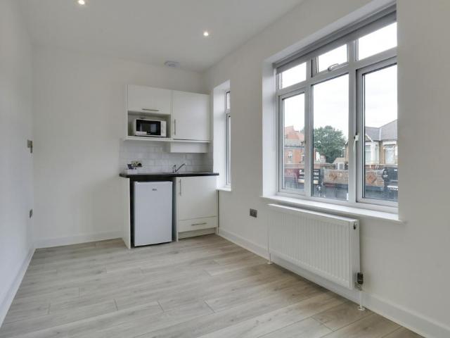 Apartment for rent in Belle Grove, Greater London