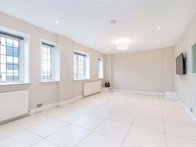 Apartment for rent in St. John's Wood, Greater London
