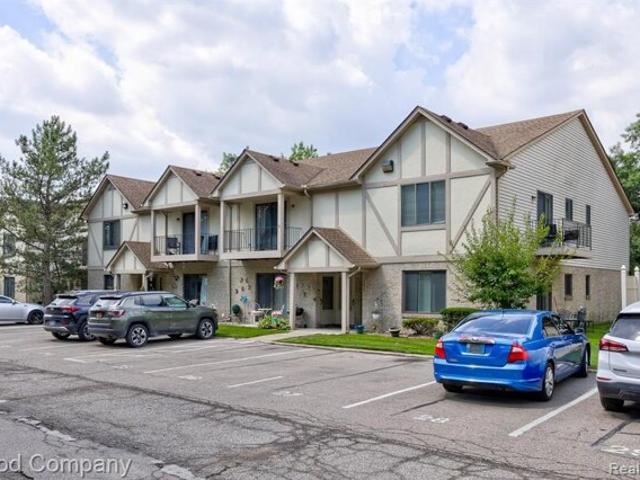 Condo for sale in Clinton Township