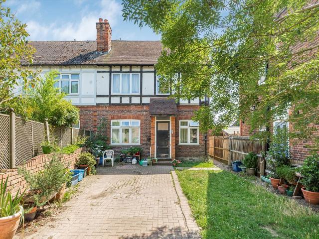 Apartment for rent in Hampton Hill, Greater London